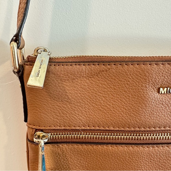 Michael Kors Bags Michael Kors Bedford Flat Crossbody in Carmel Brown Leather - Picture 5 of 10
